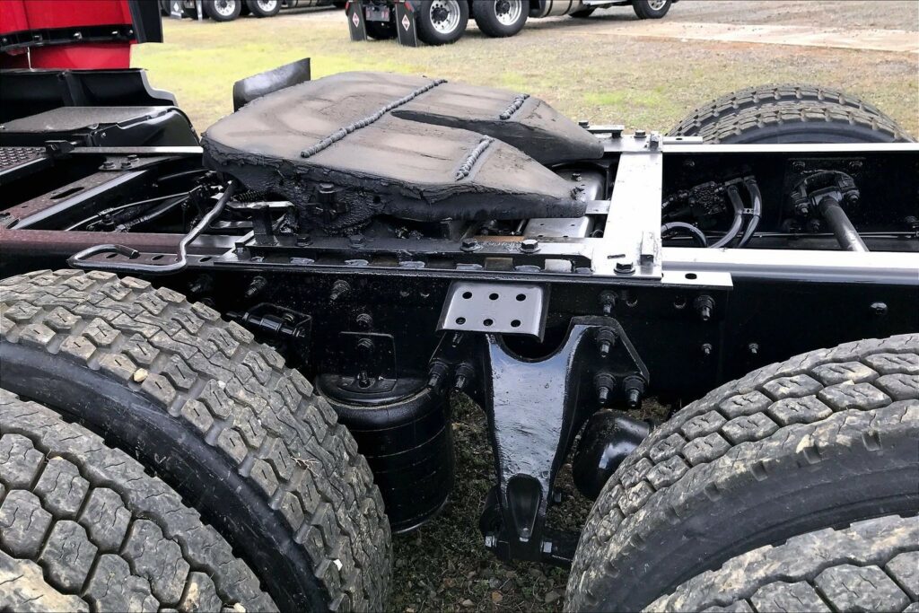 2022 CUM LT625 6×4 Sleeper
