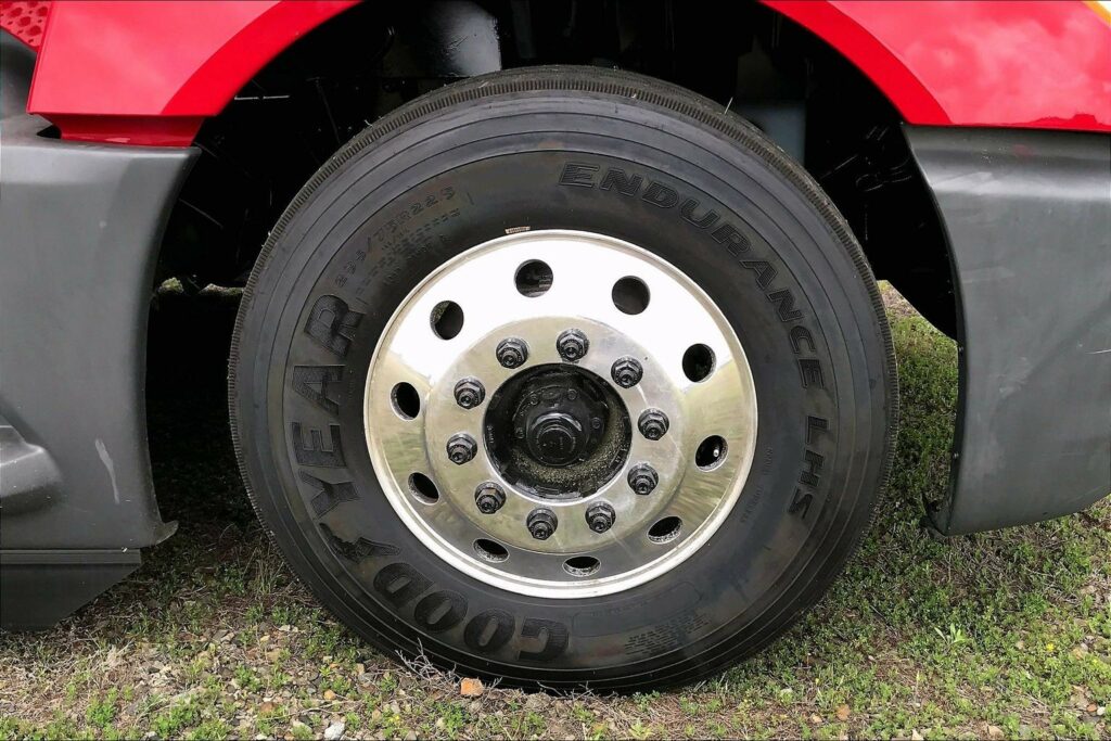 2022 CUM LT625 6×4 Sleeper
