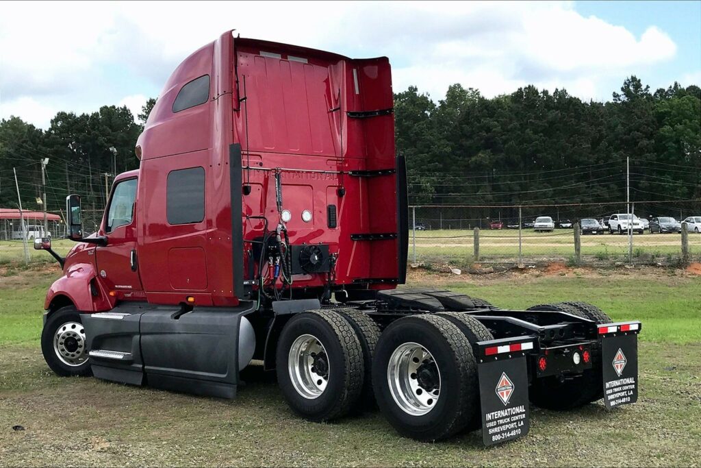 2022 CUM LT625 6×4 Sleeper