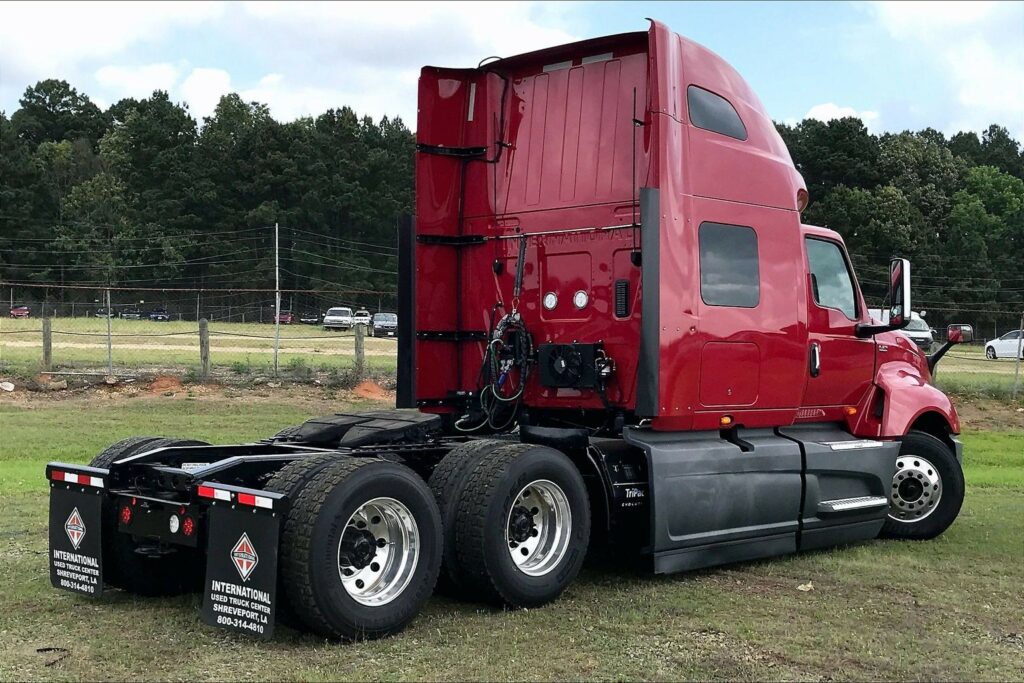 2022 CUM LT625 6×4 Sleeper
