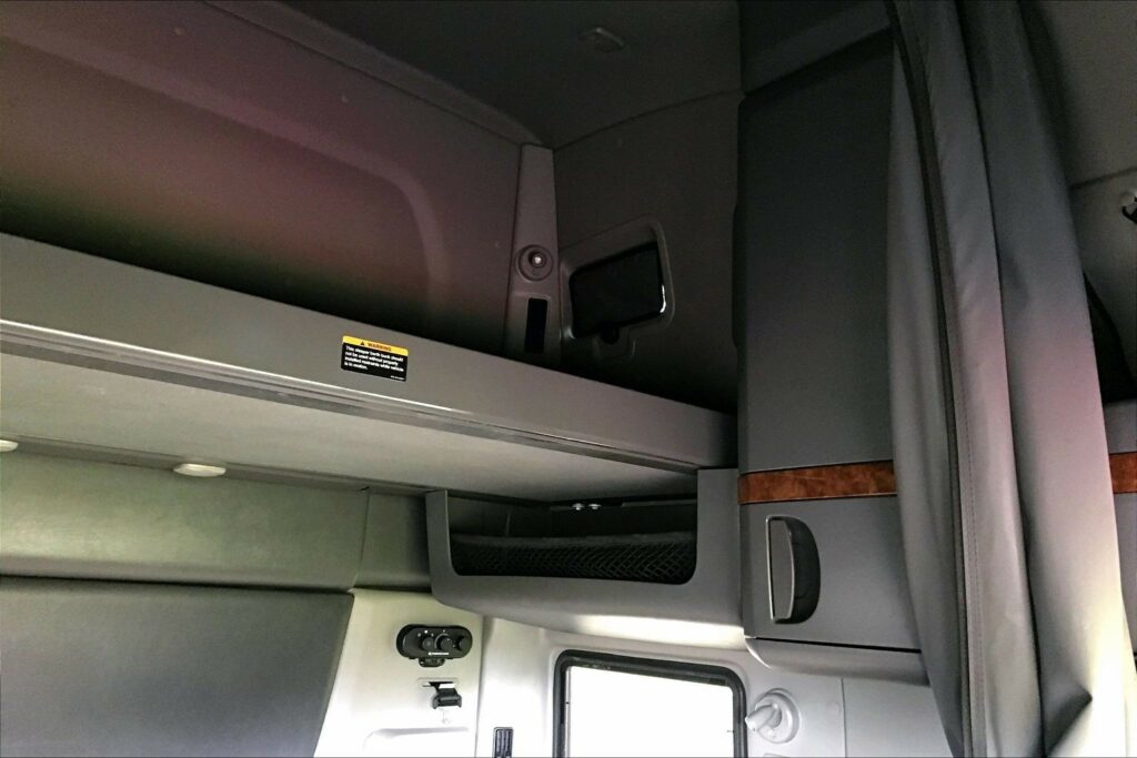 2022 CUM LT625 6×4 Sleeper