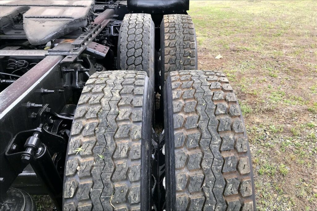 2022 CUM LT625 6×4 Sleeper