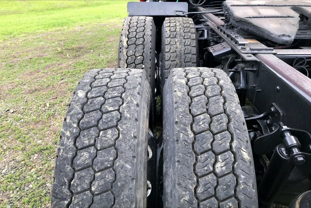 2022 CUM LT625 6×4 Sleeper