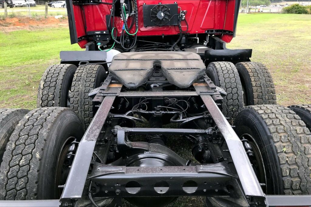 2022 CUM LT625 6×4 Sleeper