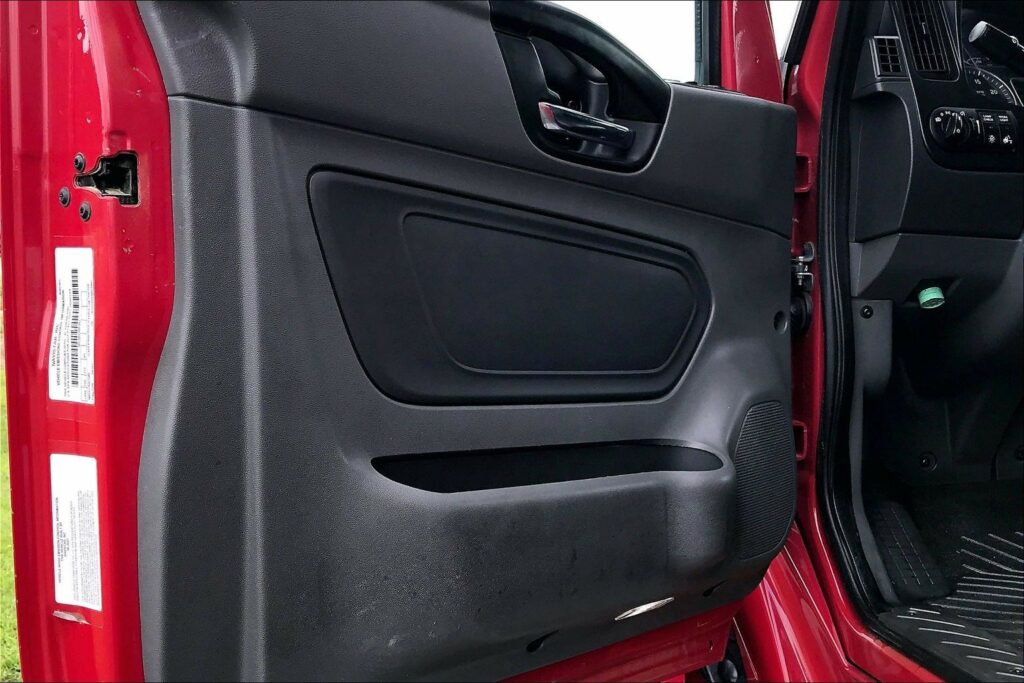 2022 CUM LT625 6×4 Sleeper