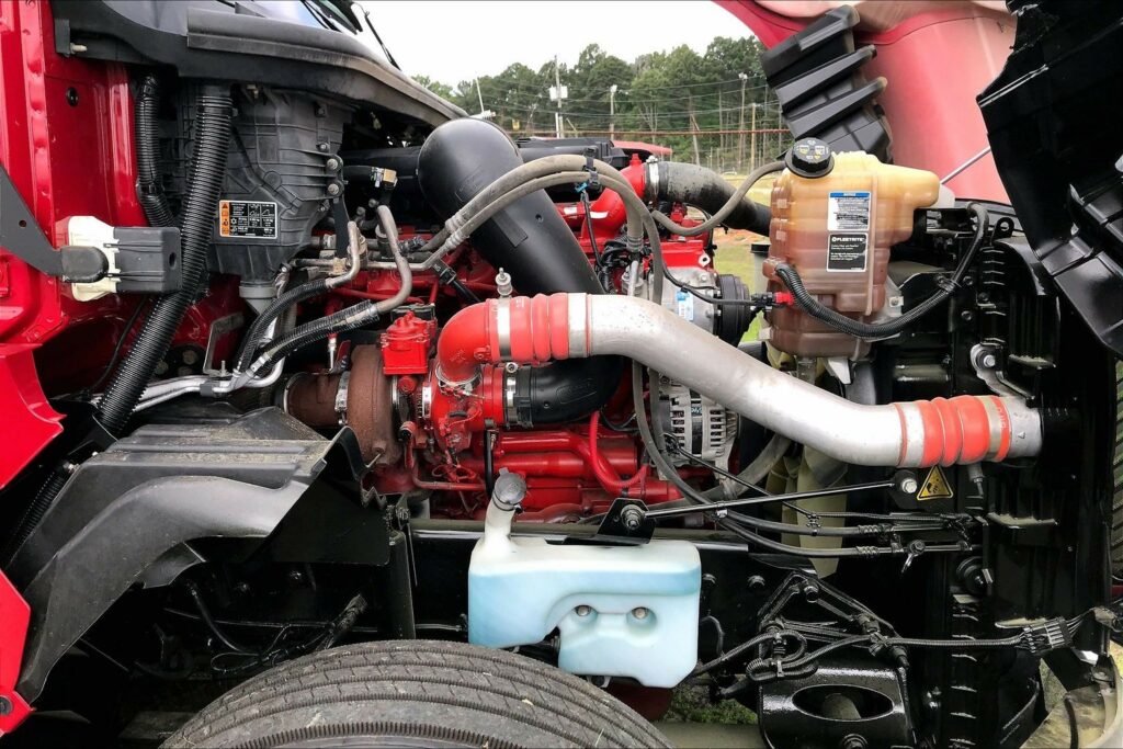 2022 CUM LT625 6×4 Sleeper