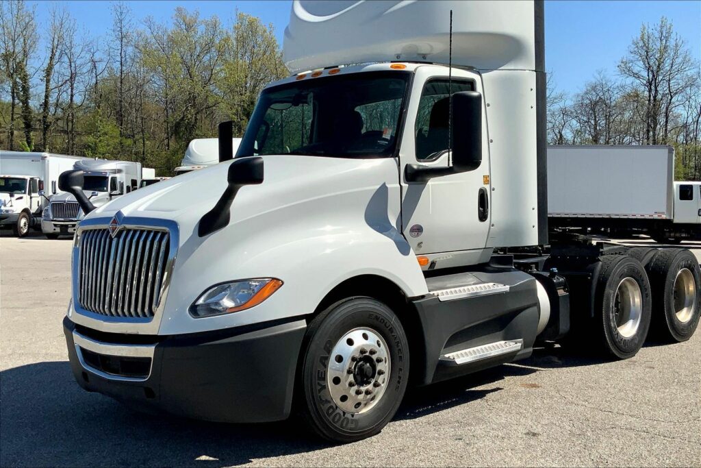 2021 CUM LT625 6×4 Day Cab