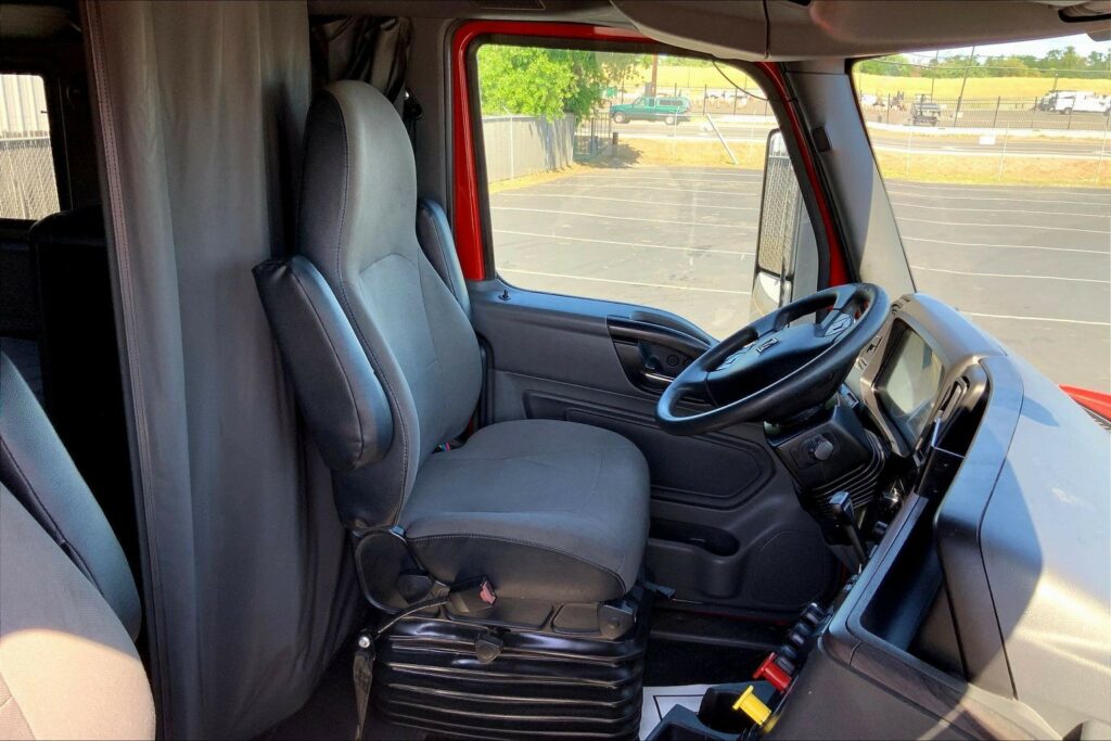 2023 CUM LT625 6X4 Sleeper