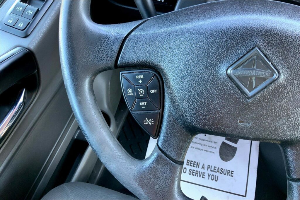 2023 CUM LT625 6X4 Sleeper