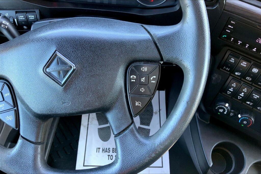 2023 CUM LT625 6X4 Sleeper