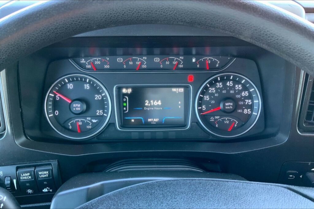 2023 CUM LT625 6X4 Sleeper