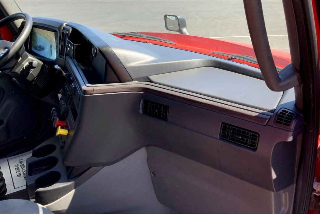 2023 CUM LT625 6X4 Sleeper