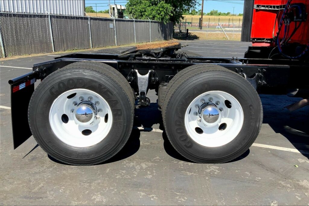 2023 CUM LT625 6X4 Sleeper