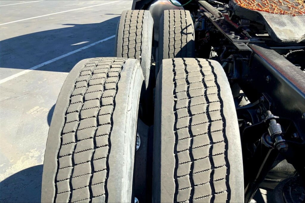 2023 CUM LT625 6X4 Sleeper