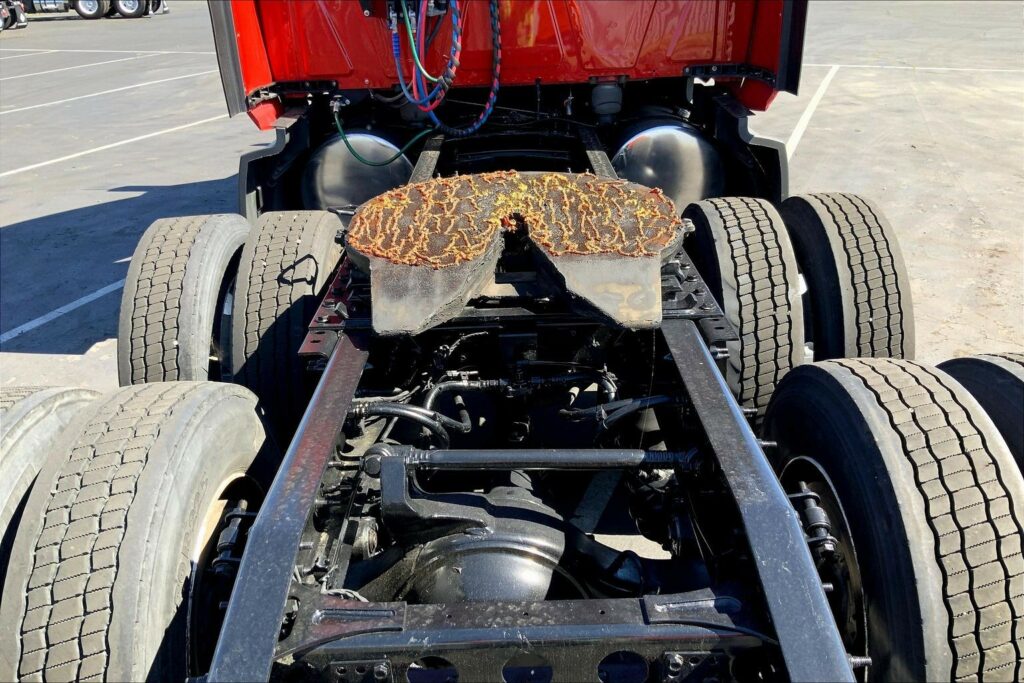 2023 CUM LT625 6X4 Sleeper