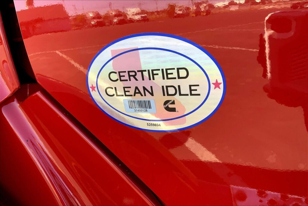 2023 CUM LT625 6X4 Sleeper