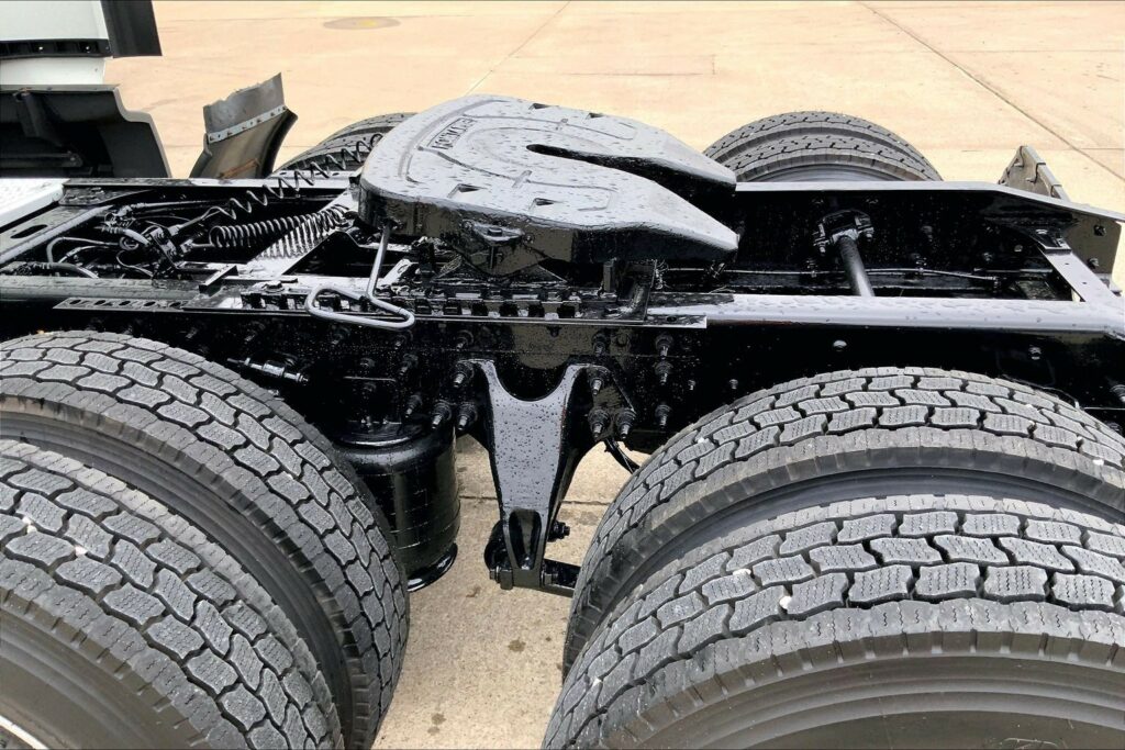 2022 CUM LT625 6×4 Sleeper