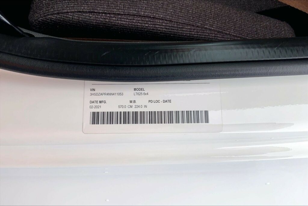 2022 CUM LT625 6×4 Sleeper