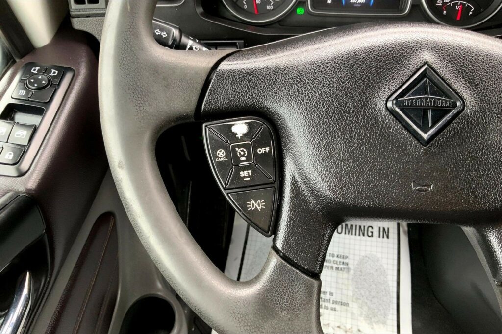 2022 CUM LT625 6×4 Sleeper