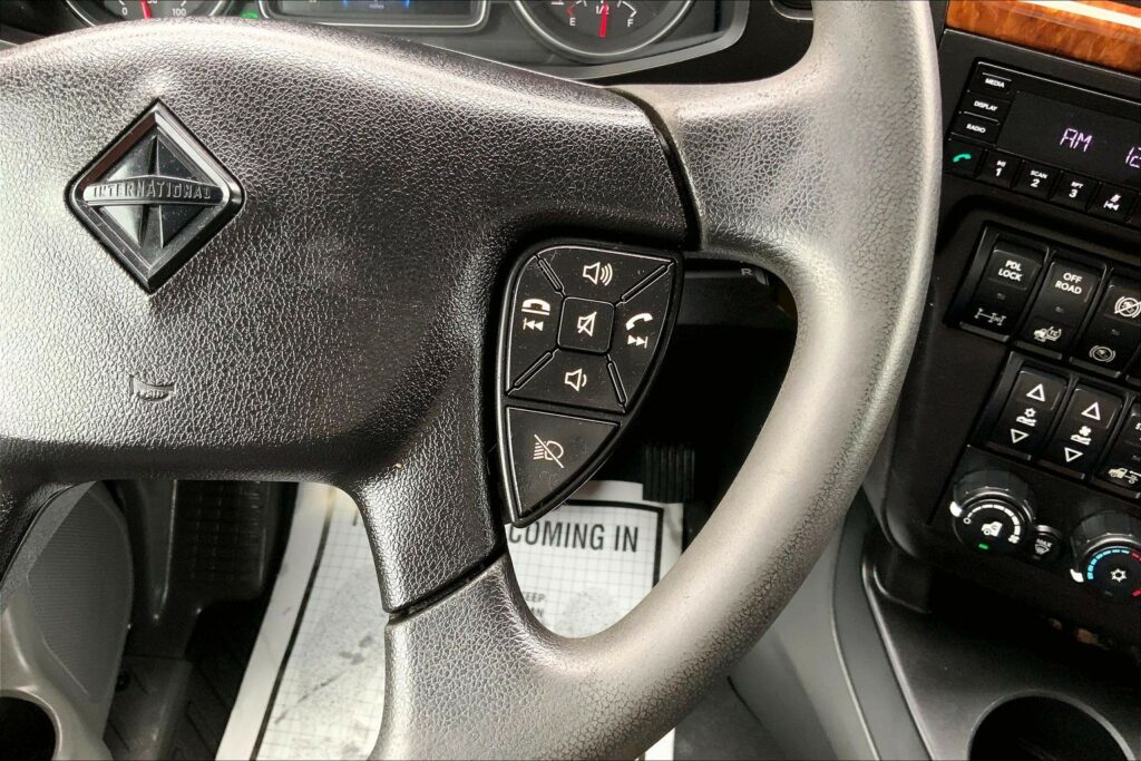 2022 CUM LT625 6×4 Sleeper