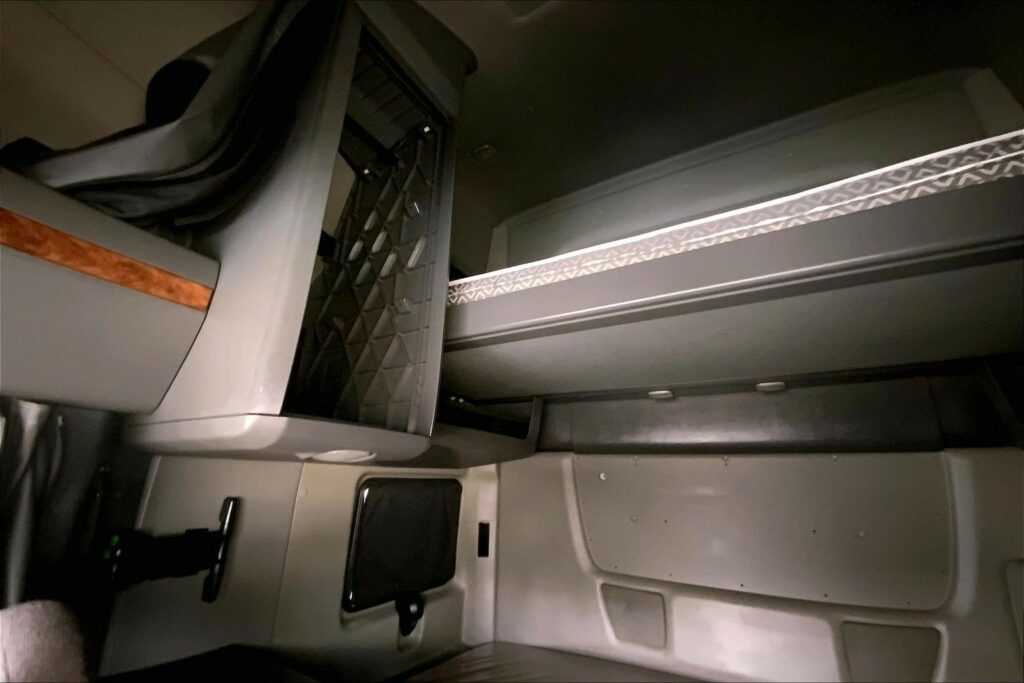 2022 CUM LT625 6×4 Sleeper