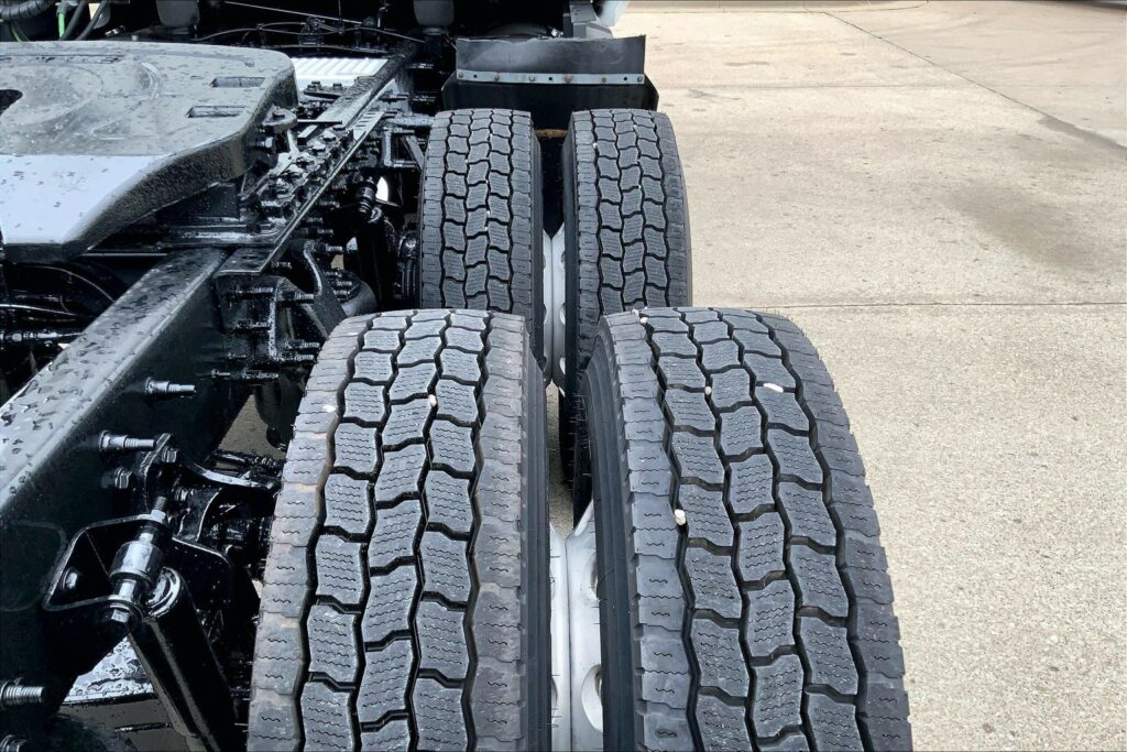 2022 CUM LT625 6×4 Sleeper