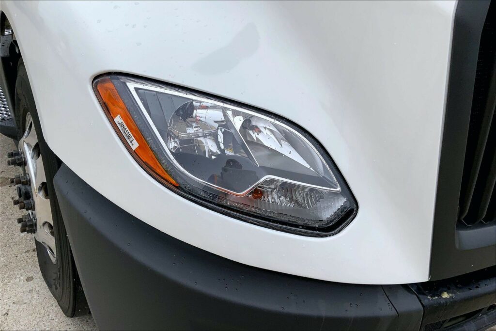 2022 CUM LT625 6×4 Sleeper