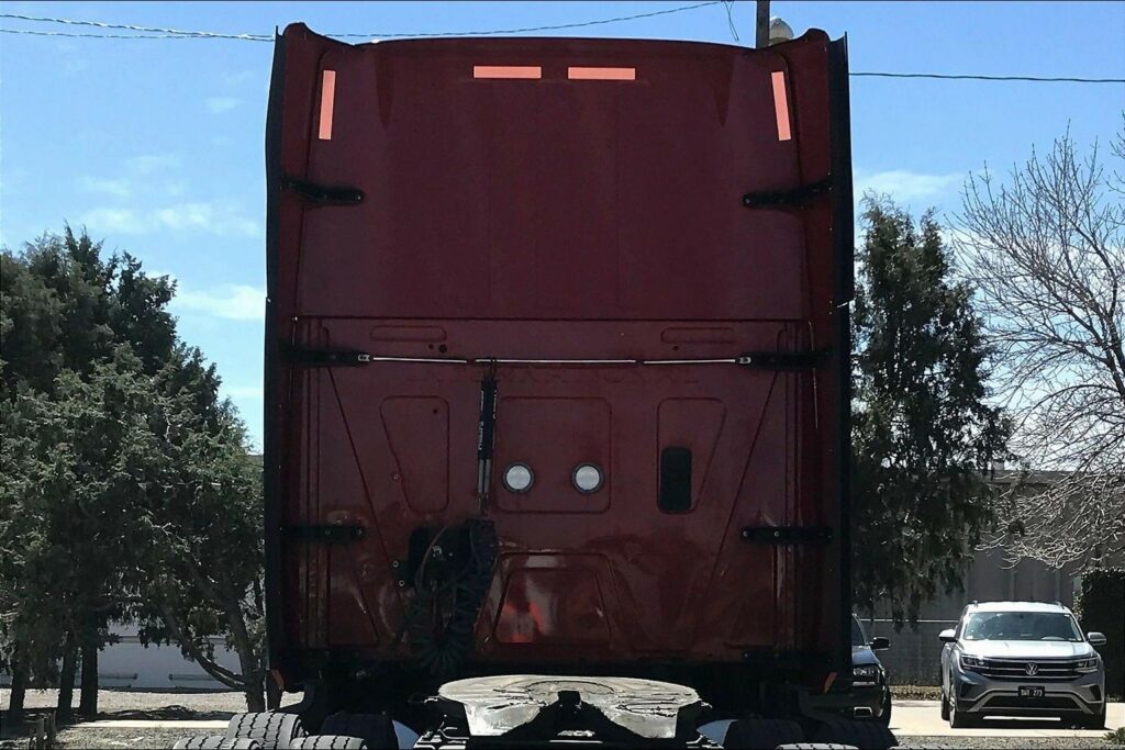 2023 CUM LT625 6X4 Sleeper