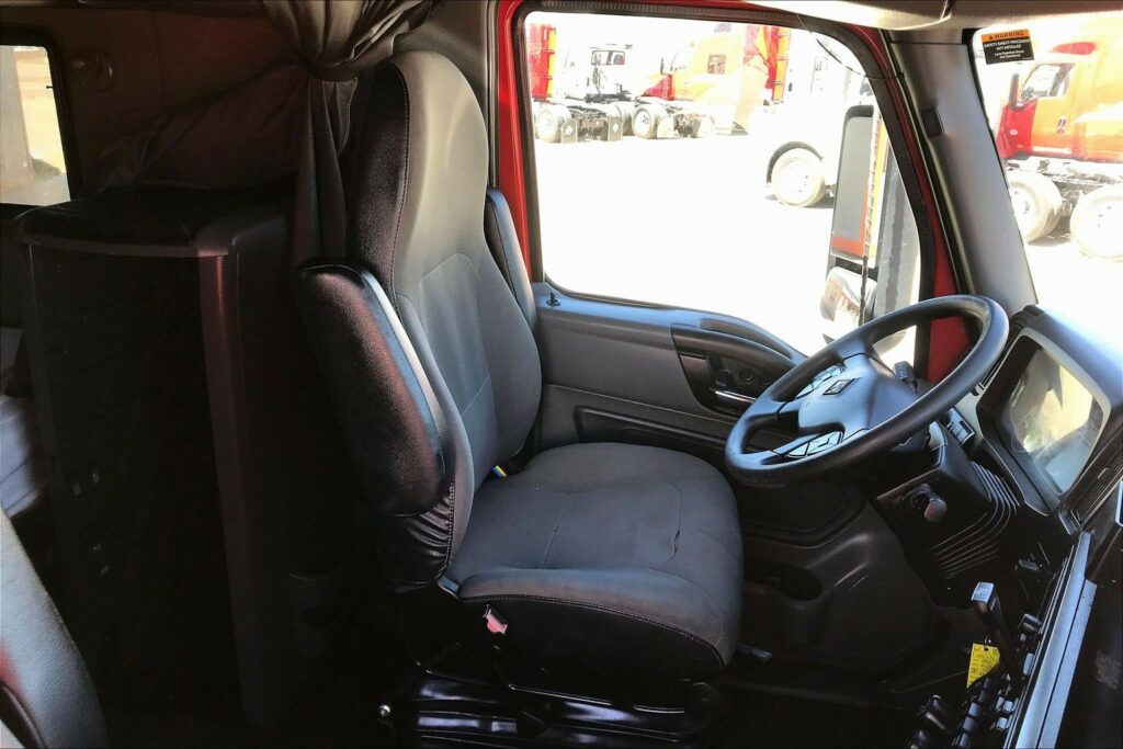 2023 CUM LT625 6X4 Sleeper