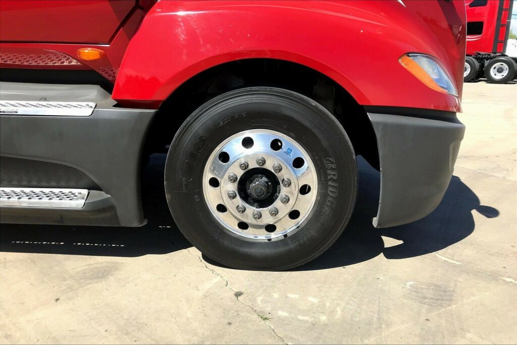 2023 CUM LT625 6X4 Sleeper