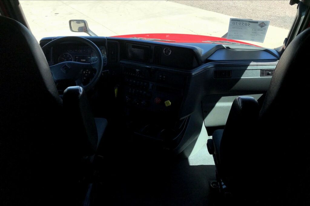 2023 CUM LT625 6X4 Sleeper