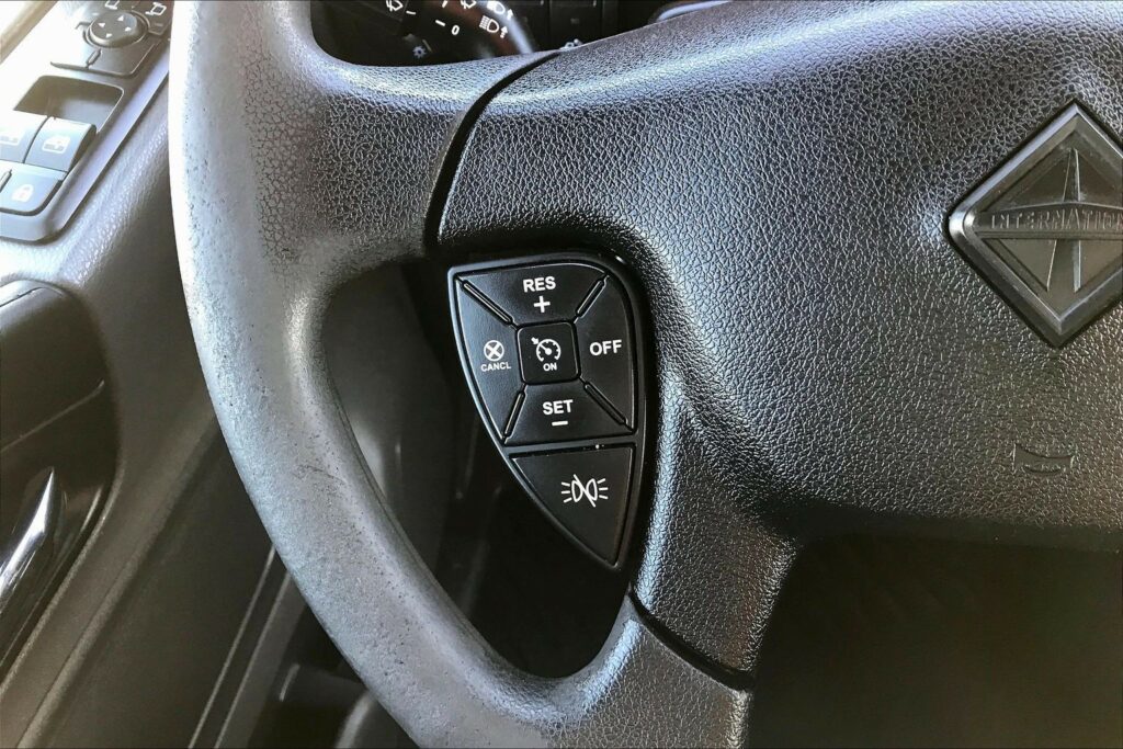 2023 CUM LT625 6X4 Sleeper