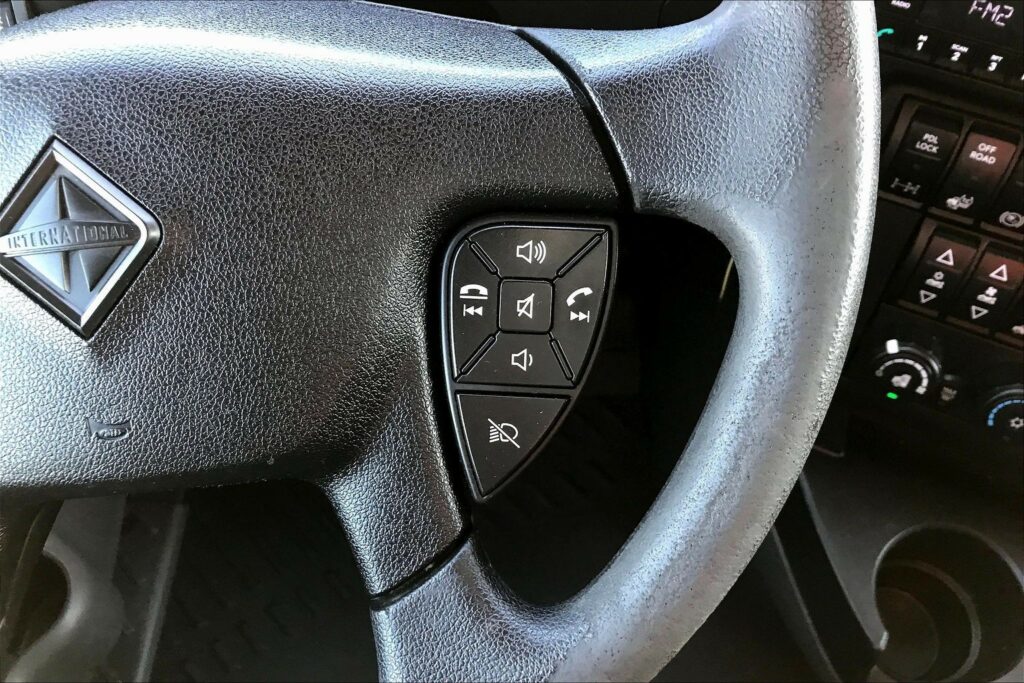 2023 CUM LT625 6X4 Sleeper