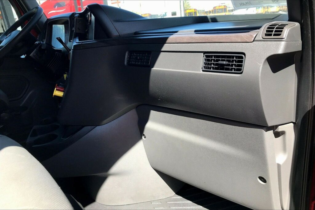 2023 CUM LT625 6X4 Sleeper