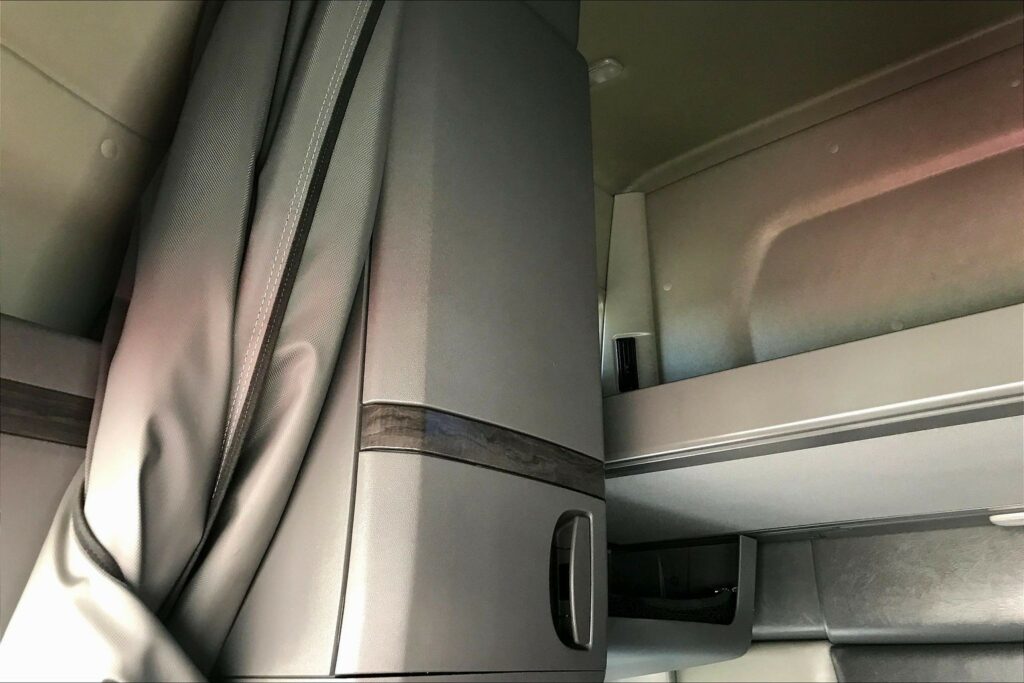 2023 CUM LT625 6X4 Sleeper