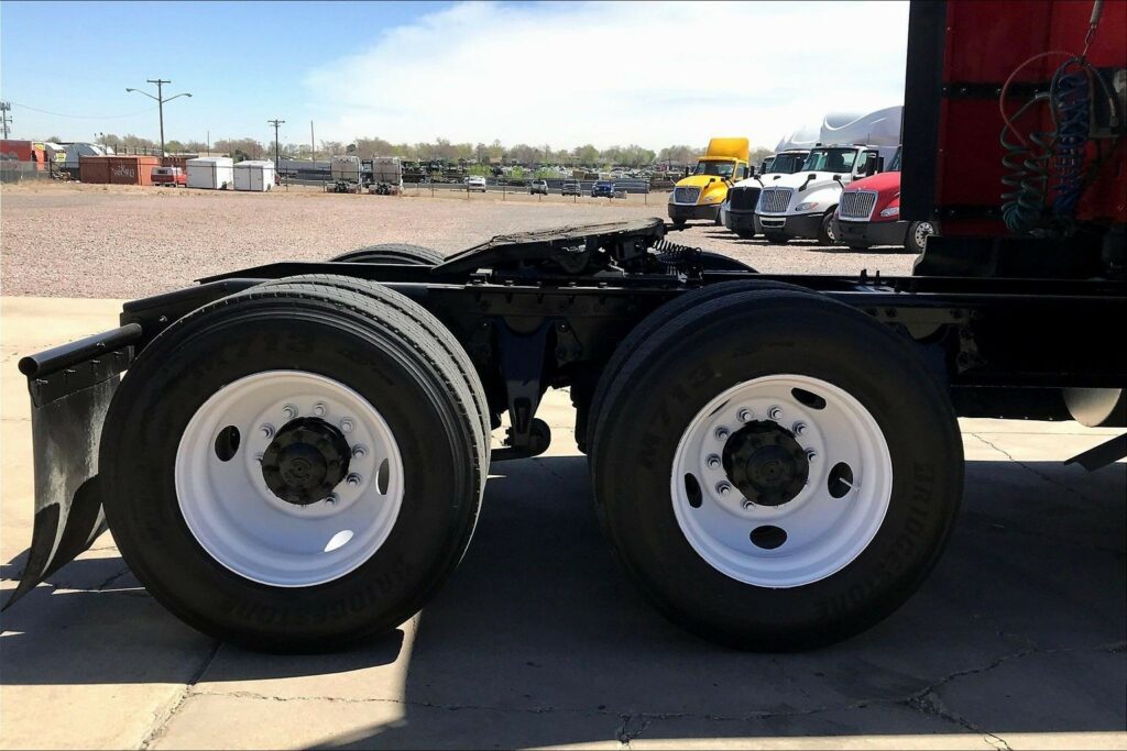 2023 CUM LT625 6X4 Sleeper