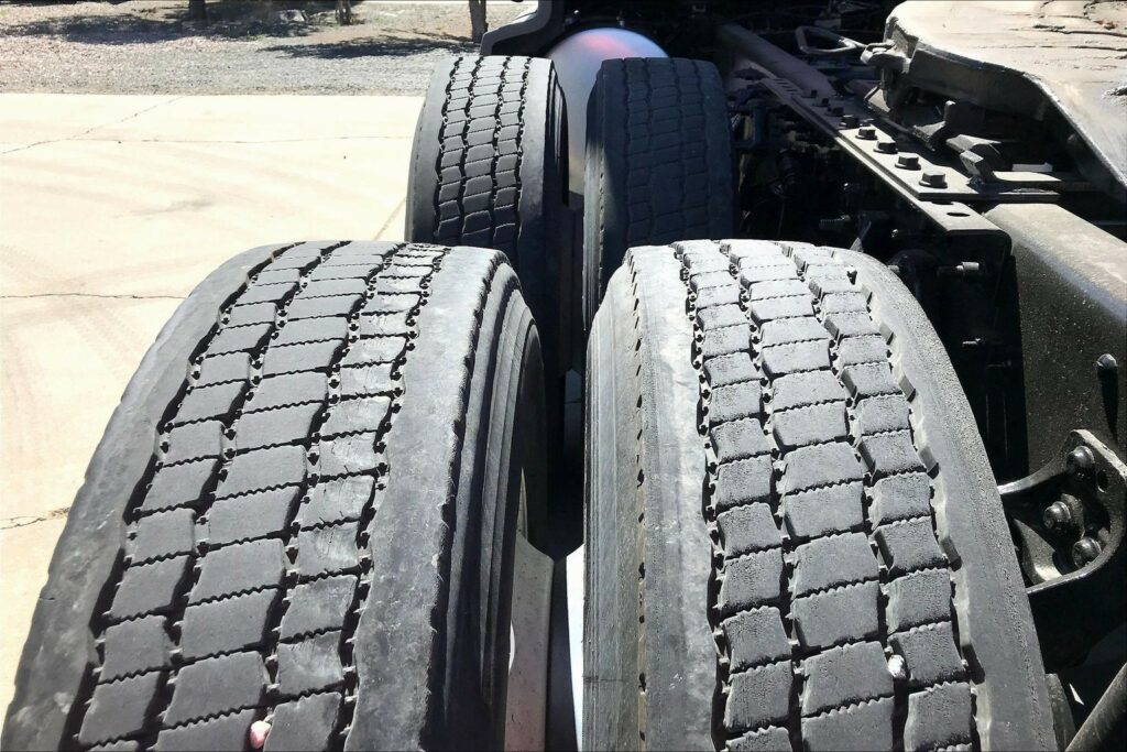 2023 CUM LT625 6X4 Sleeper