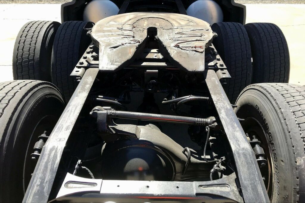 2023 CUM LT625 6X4 Sleeper