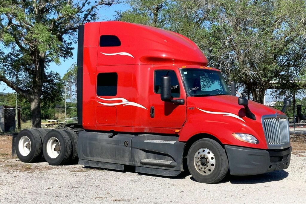 2023 CUM LT625 6X4 Sleeper