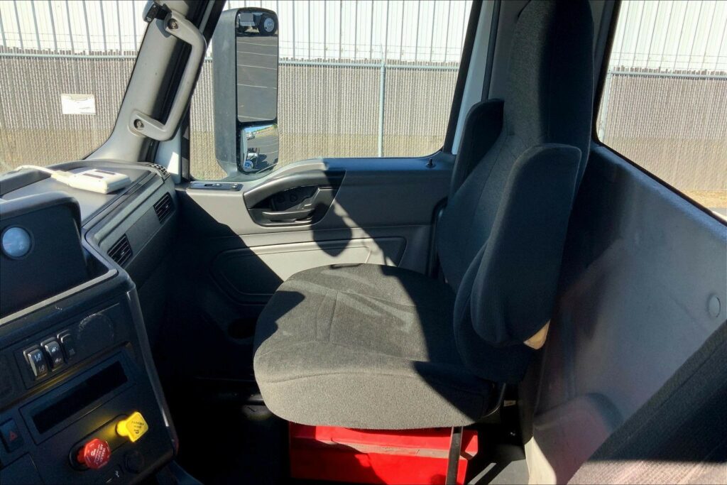 2021 CUM LT625 6×4 Day Cab