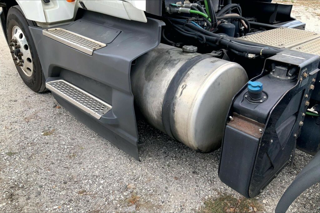 2021 CUM LT625 6×4 Day Cab