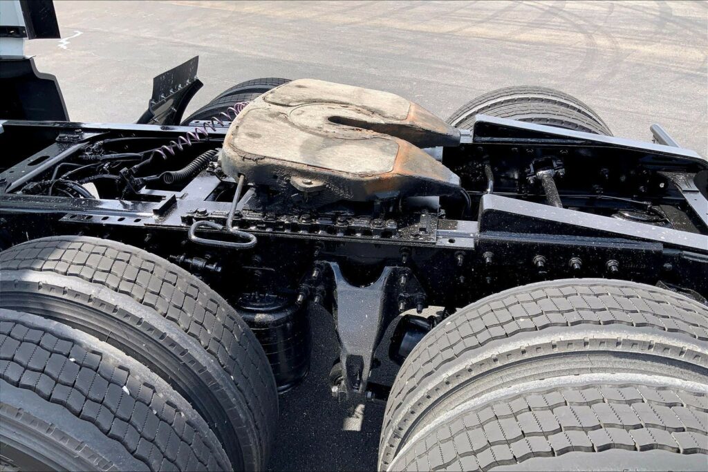 2022 CUM LT625 6×4 Sleeper