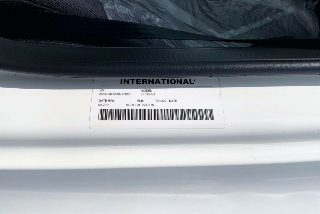 2022 CUM LT625 6×4 Sleeper