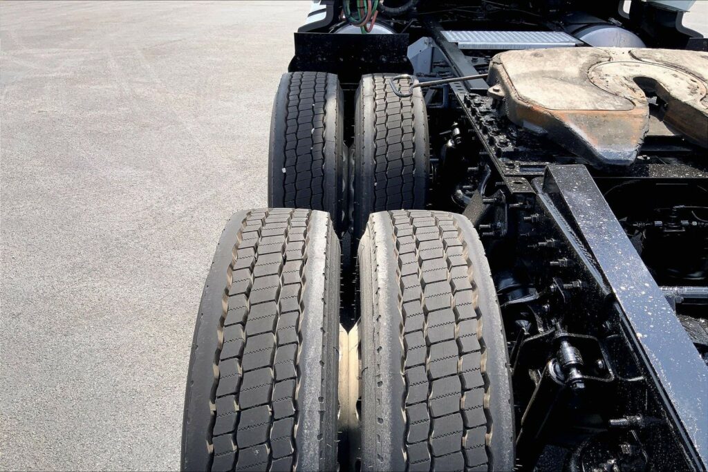 2022 CUM LT625 6×4 Sleeper