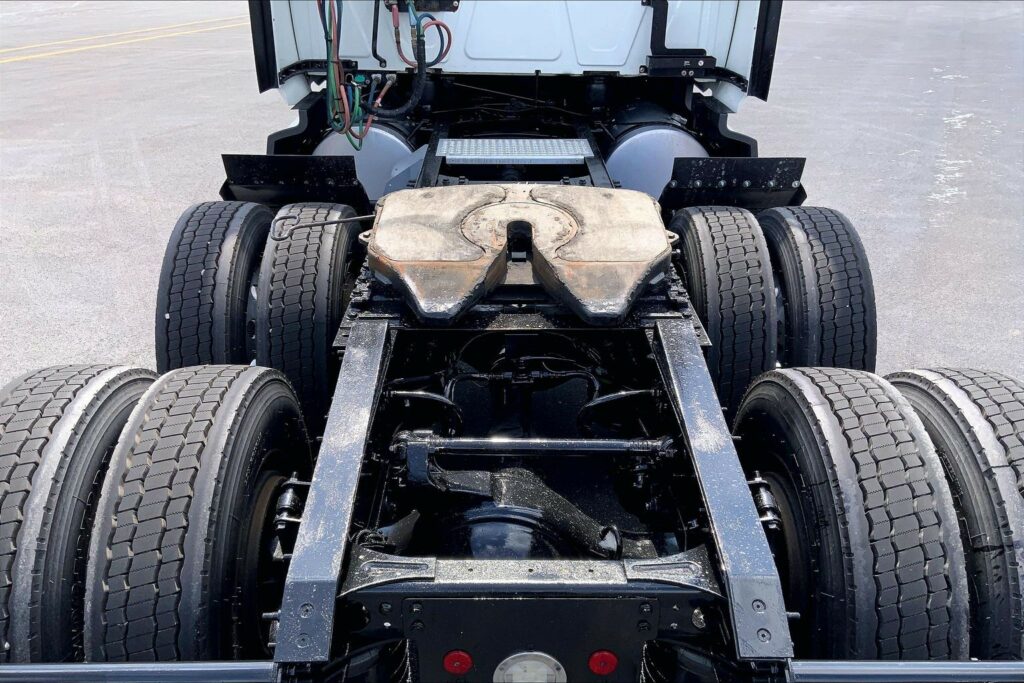 2022 CUM LT625 6×4 Sleeper