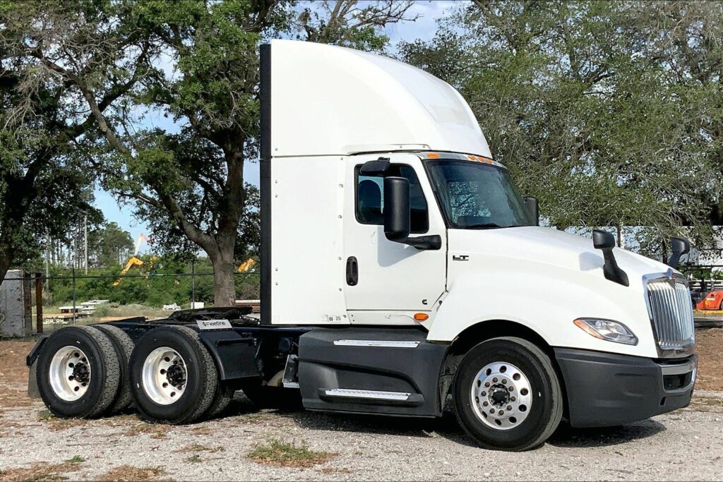 2022 CUM LT625 6×4 Day Cab