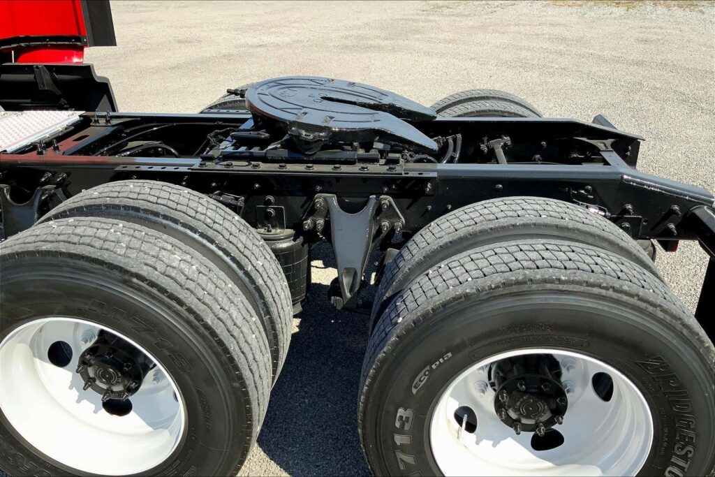 2023 CUM LT625 6X4 Sleeper