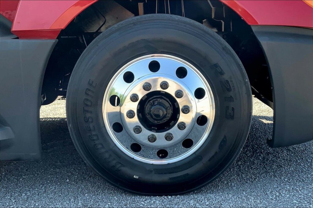 2023 CUM LT625 6X4 Sleeper