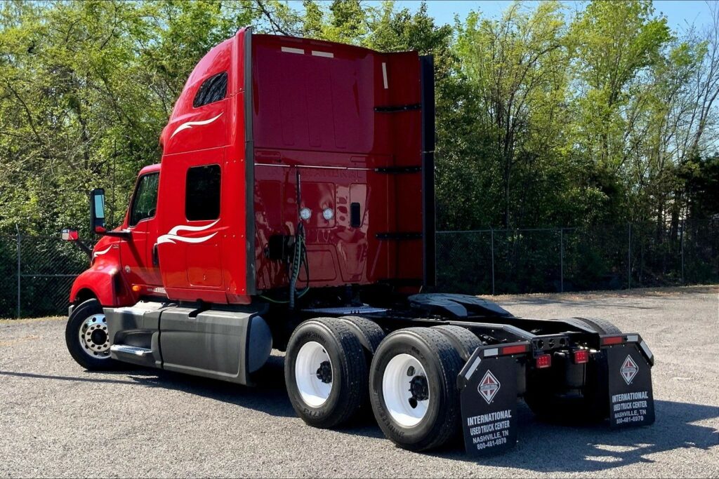 2023 CUM LT625 6X4 Sleeper