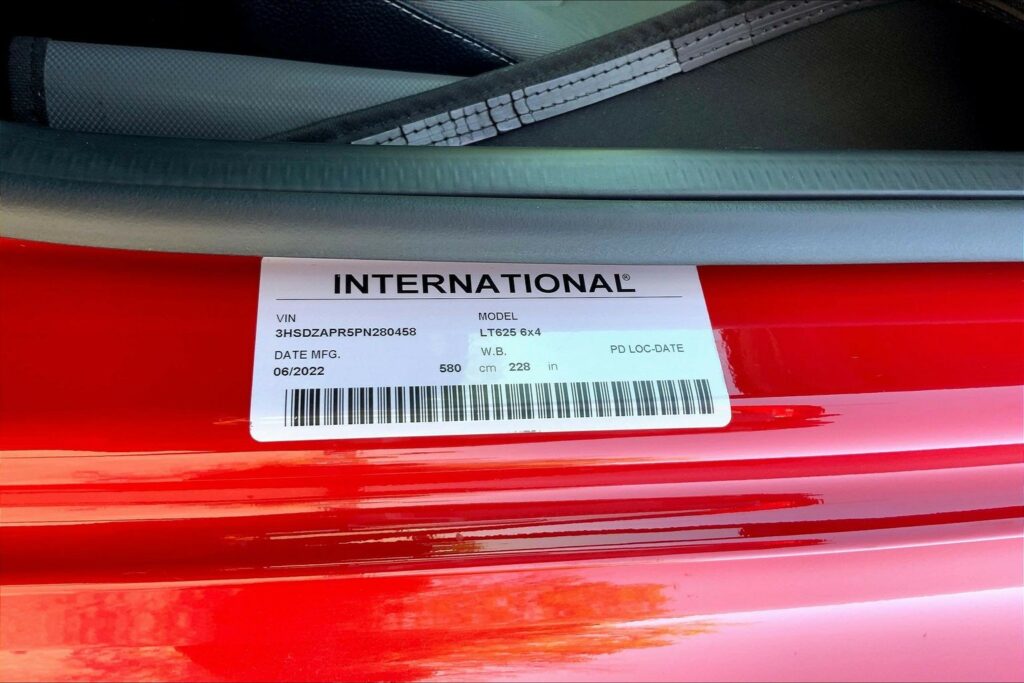 2023 CUM LT625 6X4 Sleeper